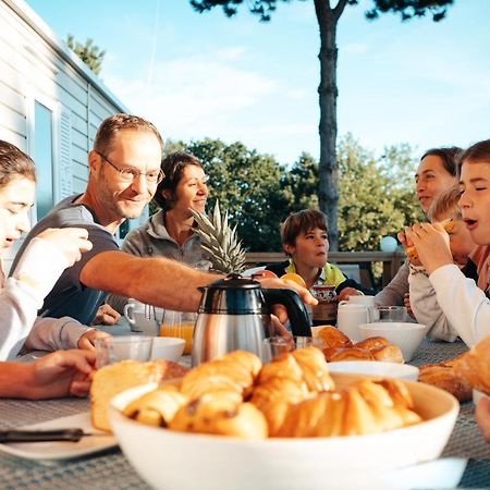 Mobil Homes Xxl2 4 Chambres - Camping Le Ranch Des Volcans Châtel-Guyon 외부 사진